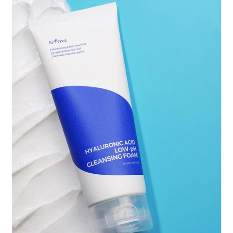 Isntree Hyaluronic Acid Low-pH Cleansing Foam